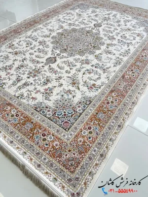 فرش رنگ سفید گلبهی جدید طرح اوان 1500 شانه کاشان
