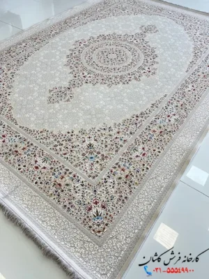 فرش کرم طلایی گل برجسته 1500 شانه طرح سروین کاشان