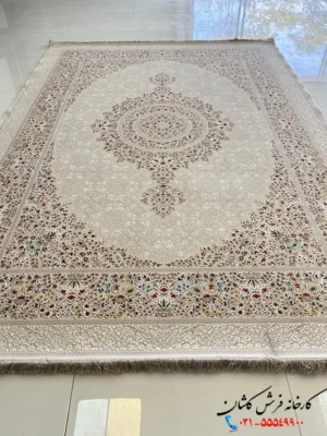فرش کرم طلایی گل برجسته جدید 1500 شانه طرح سروین