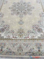 فرش کرم طلایی گل برجسته 1500 شانه بهار کاشان