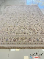 فرش کرم طلایی 1500شانه به گل کاشان