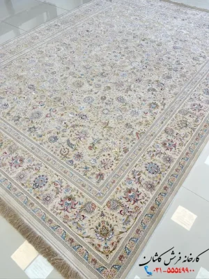 فرش کرم طلایی 1500شانه طرح به گل کاشان