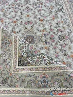 فرش روشن گل ریز نقره ای 1200 شانه طرح گل مهر کاشان