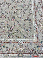 فرش رنگ روشن گل برجسته 1200 شانه طرح گلستان کاشان