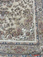فرش کرمی گل برجسته 1200 شانه طرح نیام کاشان