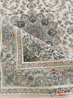 فرش کرمی گل برجسته 1200 شانه طرح گل مهر کاشان